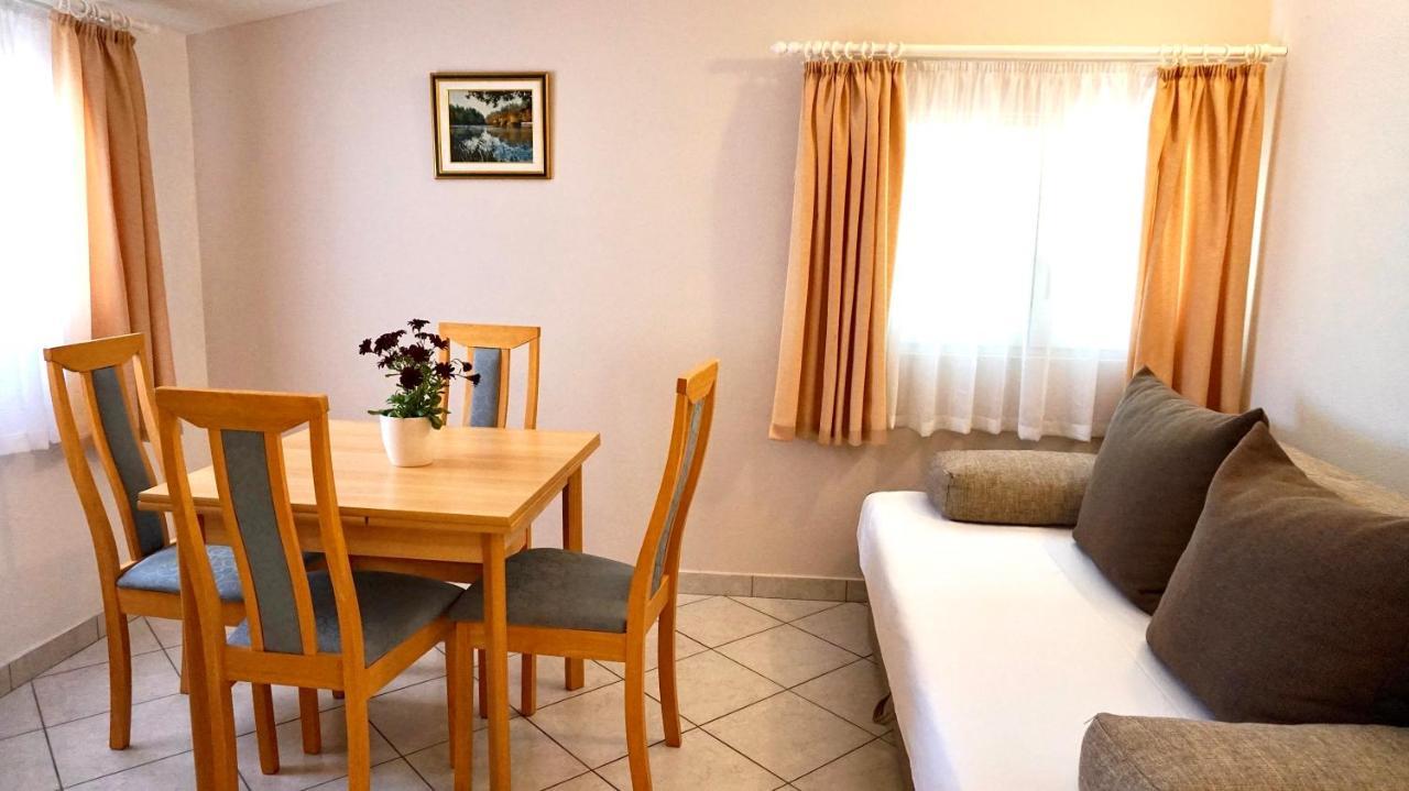 Apartments Maris Starigrad Paklenica Exterior foto