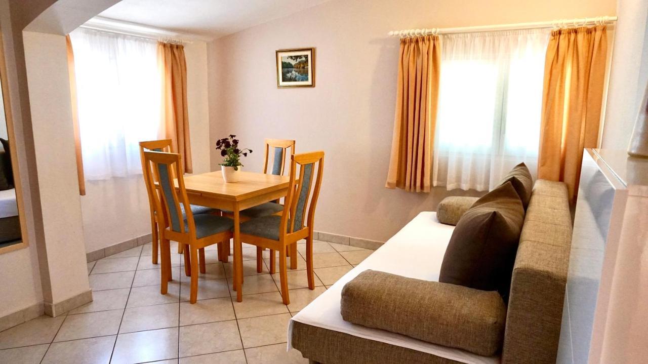 Apartments Maris Starigrad Paklenica Exterior foto