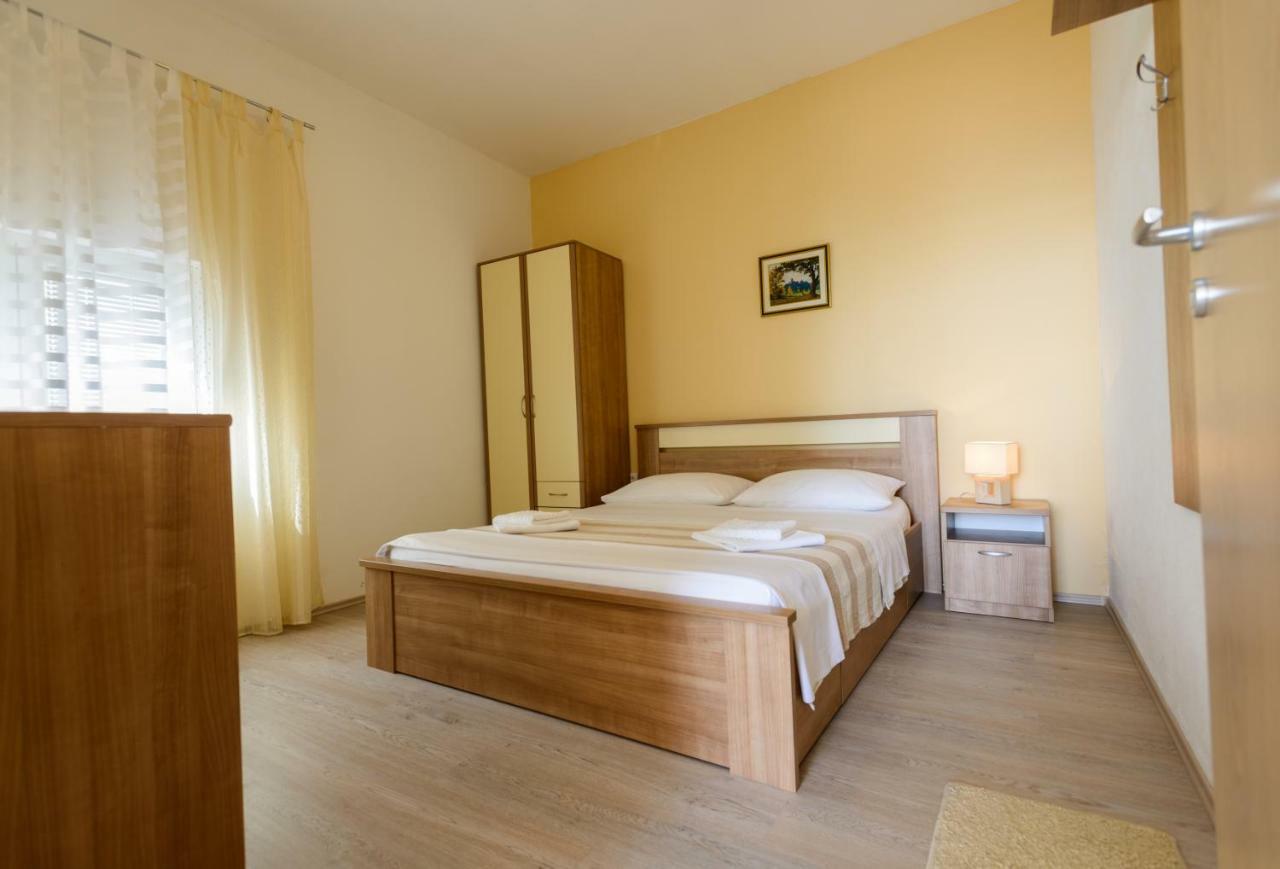 Apartments Maris Starigrad Paklenica Exterior foto