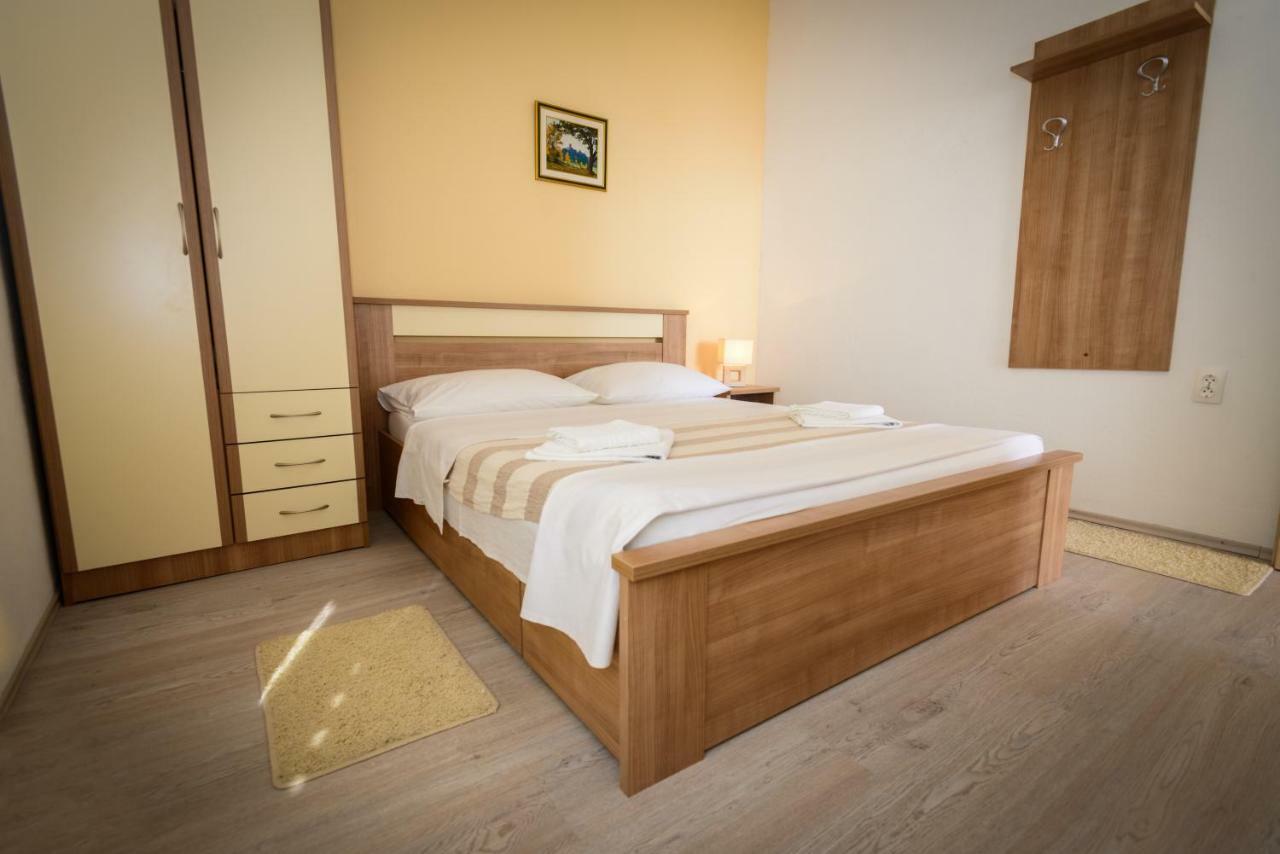 Apartments Maris Starigrad Paklenica Exterior foto