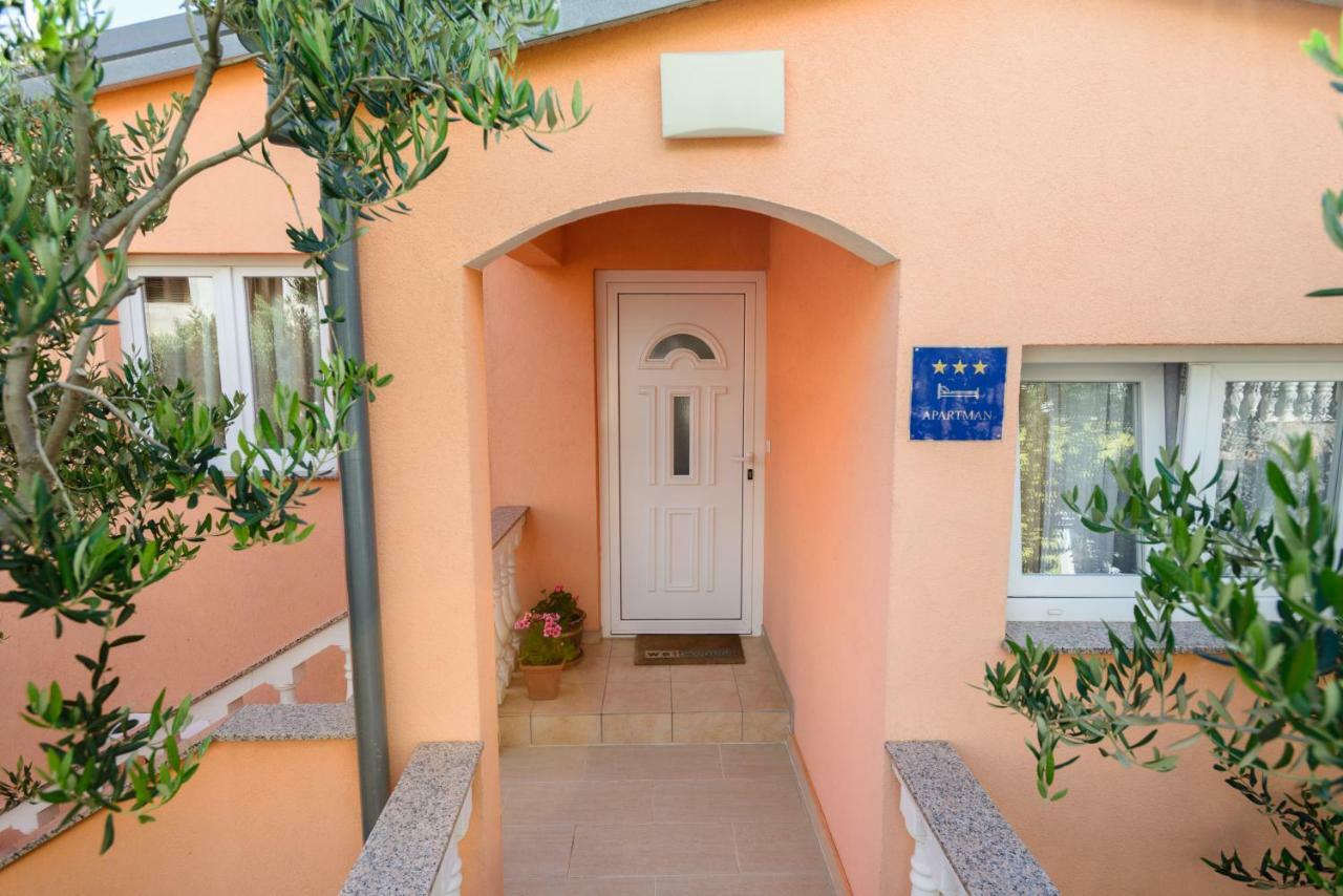 Apartments Maris Starigrad Paklenica Exterior foto